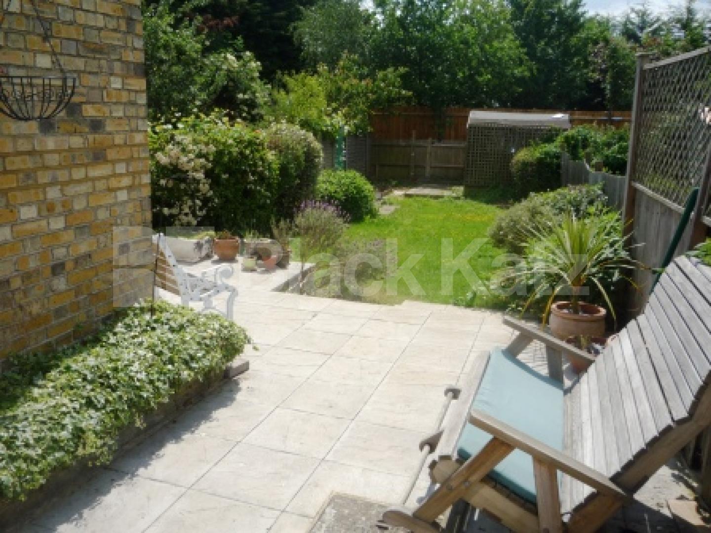 			4 Bedroom, 1 bath, 1 reception House			 Woodside  Road, WOOD GREEN