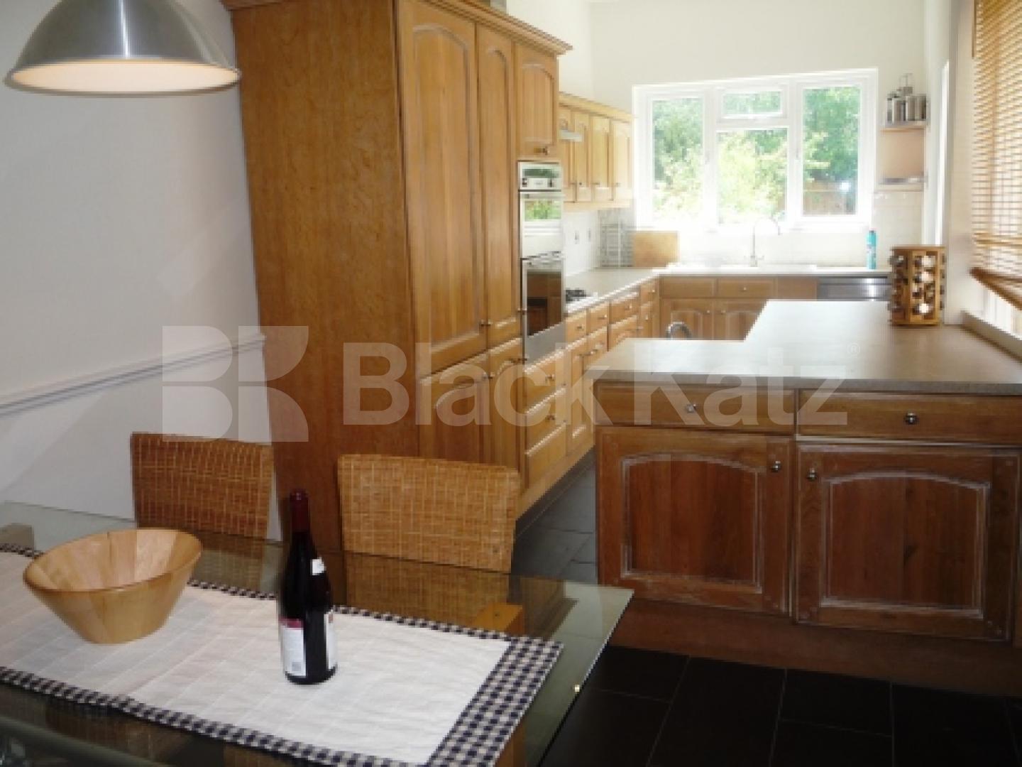 			4 Bedroom, 1 bath, 1 reception House			 Woodside  Road, WOOD GREEN