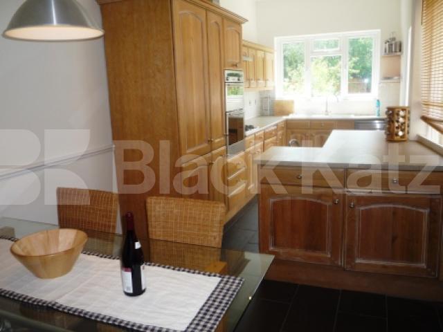 			4 Bedroom, 1 bath, 1 reception House			 Woodside  Road, WOOD GREEN