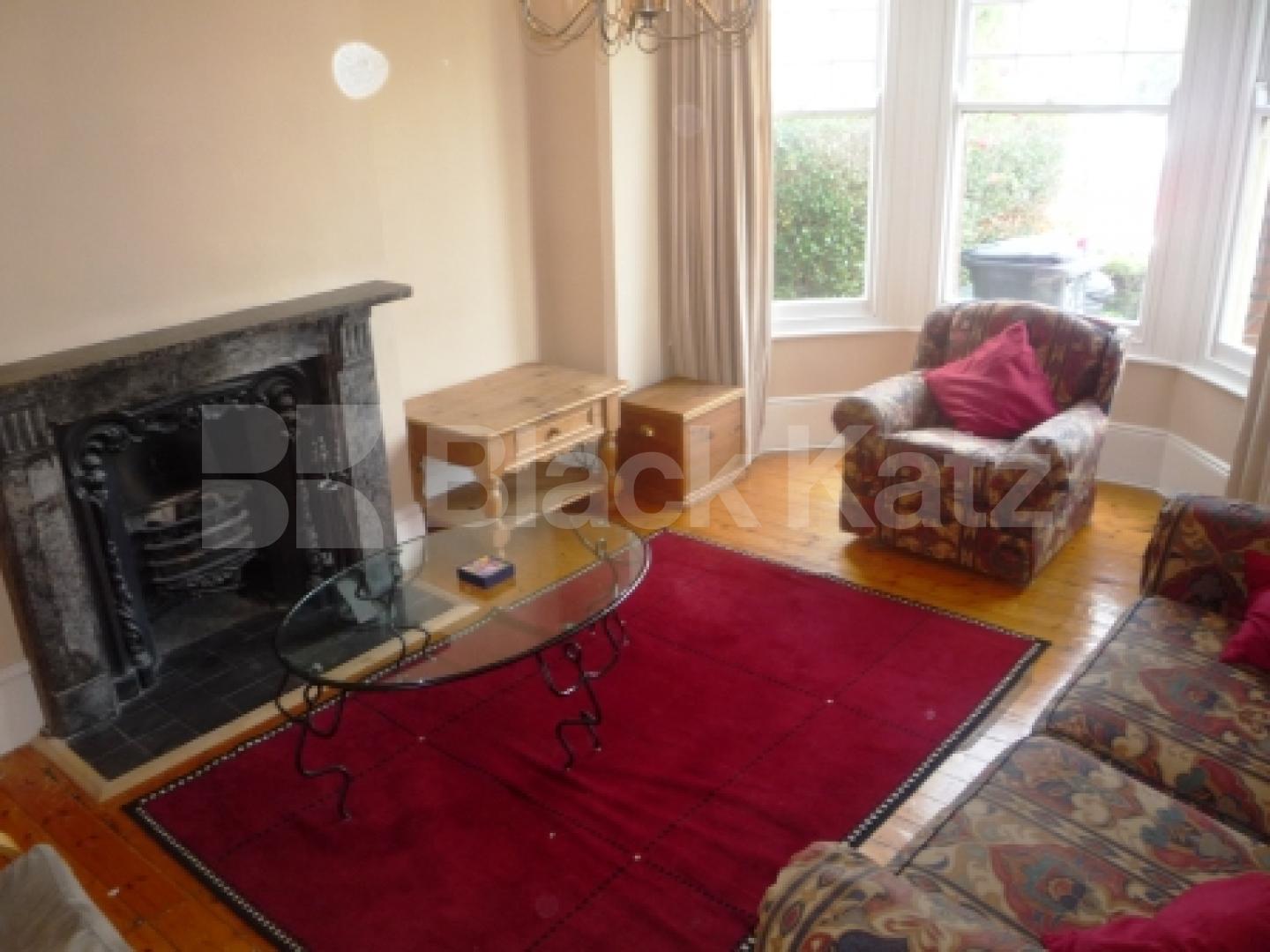 			4 Bedroom, 1 bath, 1 reception House			 Woodside  Road, WOOD GREEN