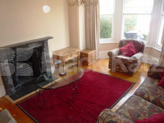 			4 Bedroom, 1 bath, 1 reception House			 Woodside  Road, WOOD GREEN