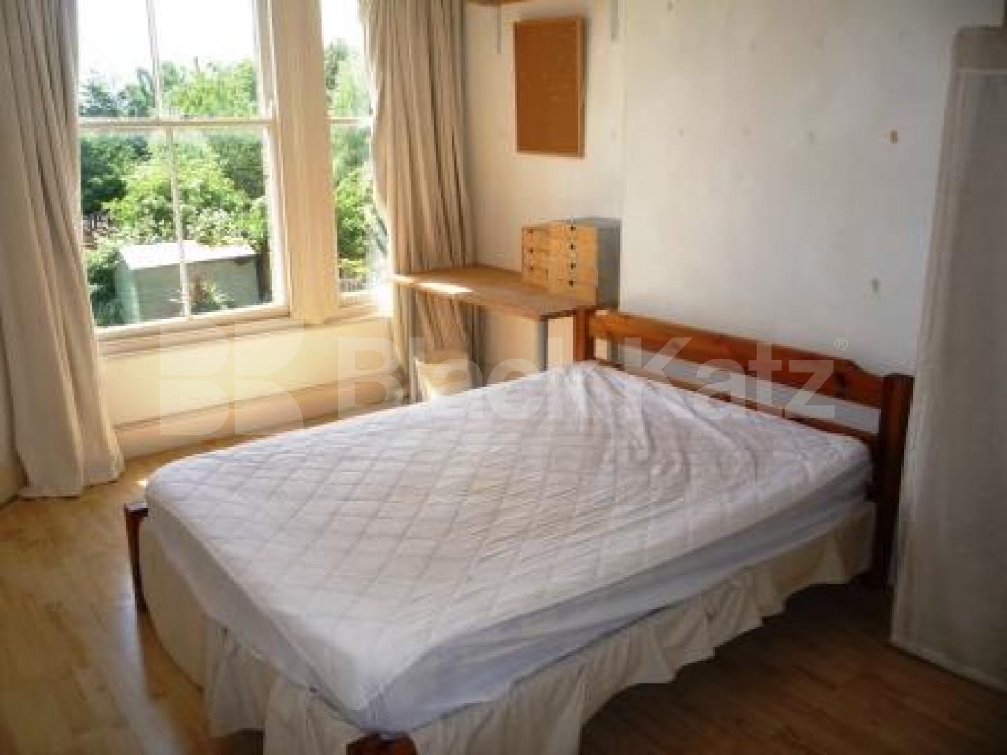 			4 Bedroom, 1 bath, 1 reception House			 Woodside  Road, WOOD GREEN