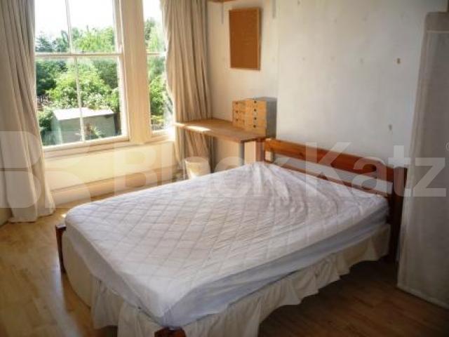 			4 Bedroom, 1 bath, 1 reception House			 Woodside  Road, WOOD GREEN