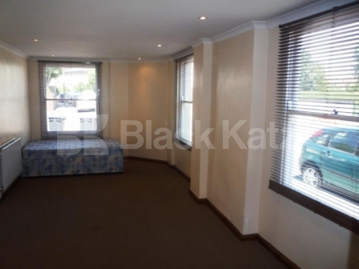 			LET!, 3 Bedroom, 1 bath, 1 reception Flat			 Truro Road, BOUNDS GREEN