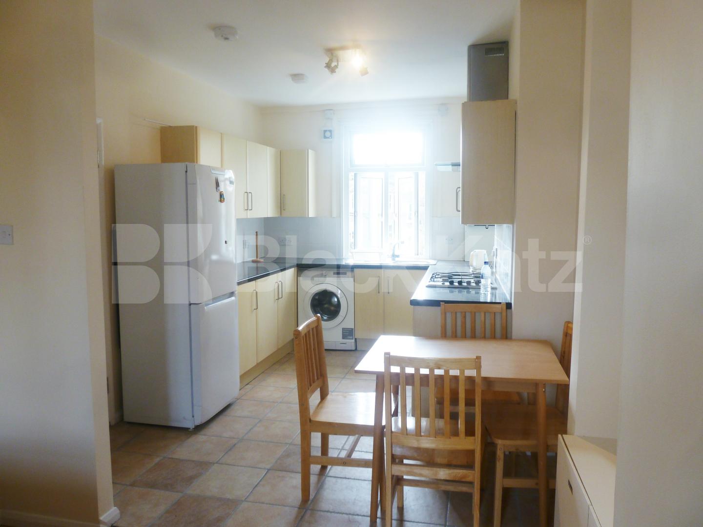 			TOP FLOOR OF A PERIOD CONVERSION, 3 Bedroom, 1 bath, 1 reception Flat			 Annette Road, HOLLOWAY