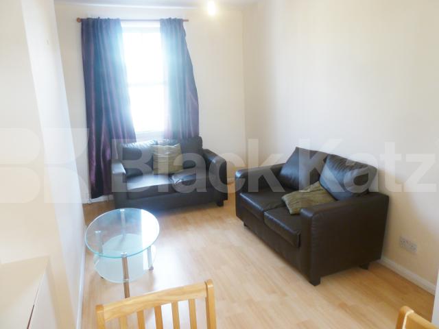 			TOP FLOOR OF A PERIOD CONVERSION, 3 Bedroom, 1 bath, 1 reception Flat			 Annette Road, HOLLOWAY