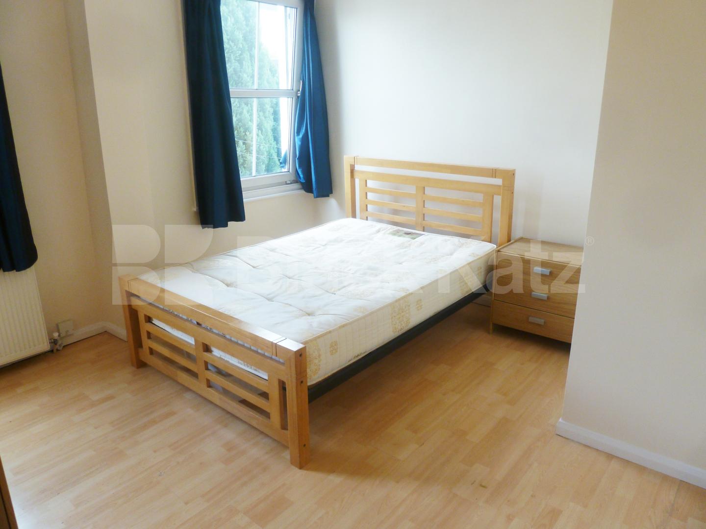 			TOP FLOOR OF A PERIOD CONVERSION, 3 Bedroom, 1 bath, 1 reception Flat			 Annette Road, HOLLOWAY