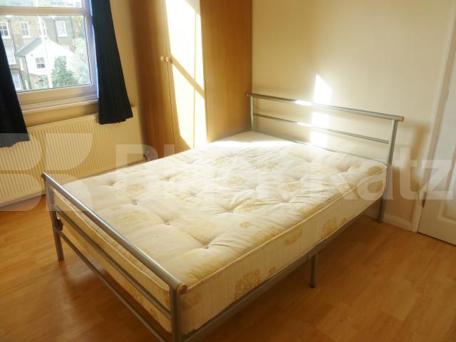 			TOP FLOOR OF A PERIOD CONVERSION, 3 Bedroom, 1 bath, 1 reception Flat			 Annette Road, HOLLOWAY