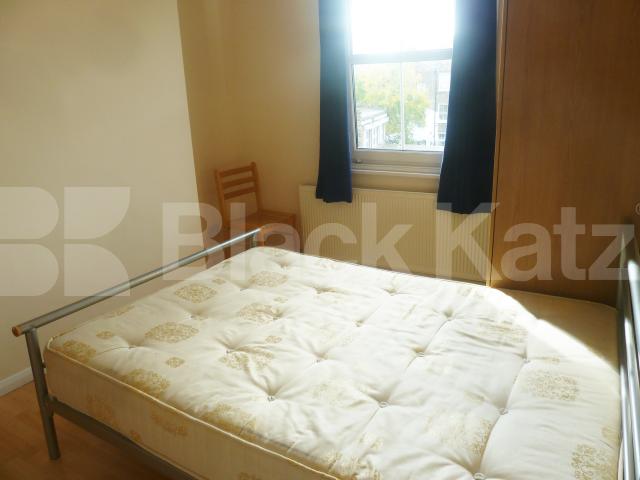 			TOP FLOOR OF A PERIOD CONVERSION, 3 Bedroom, 1 bath, 1 reception Flat			 Annette Road, HOLLOWAY