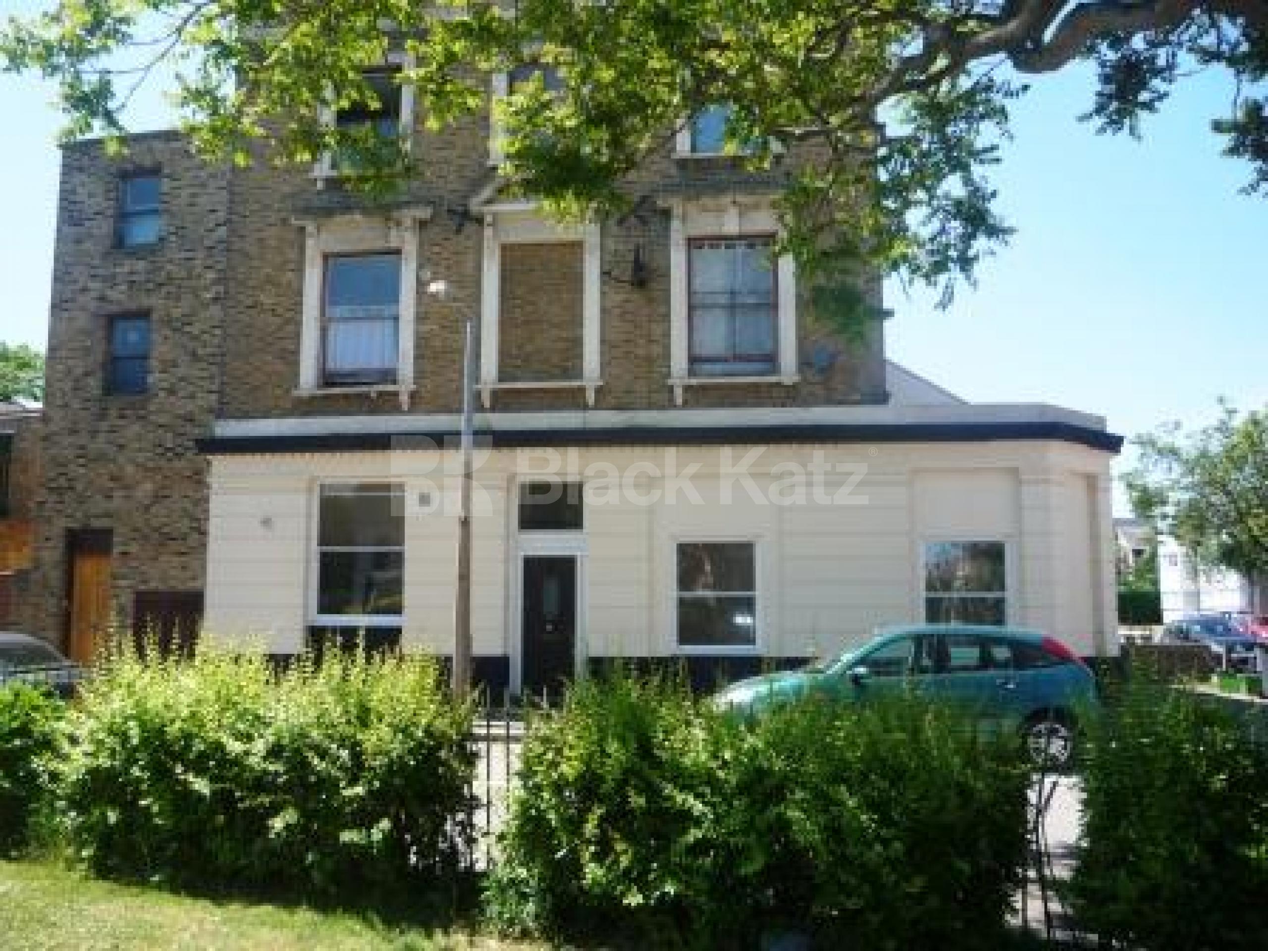			LET!, 3 Bedroom, 1 bath, 1 reception Flat			 Truro Road, BOUNDS GREEN N22