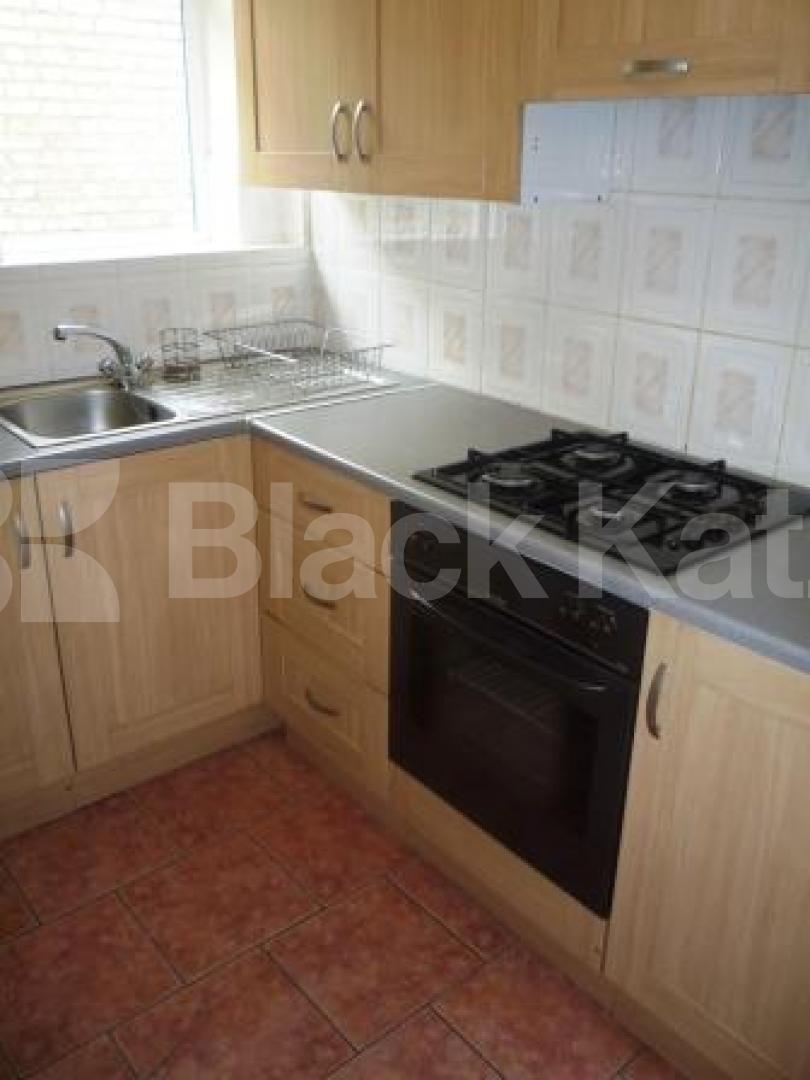 			2 Bedroom, 1 bath, 1 reception Flat			 Highworth Road, BOUNDS GREEN