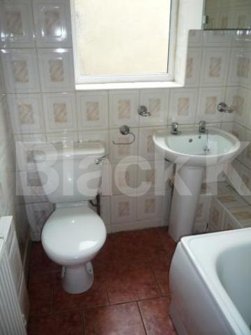 			2 Bedroom, 1 bath, 1 reception Flat			 Highworth Road, BOUNDS GREEN