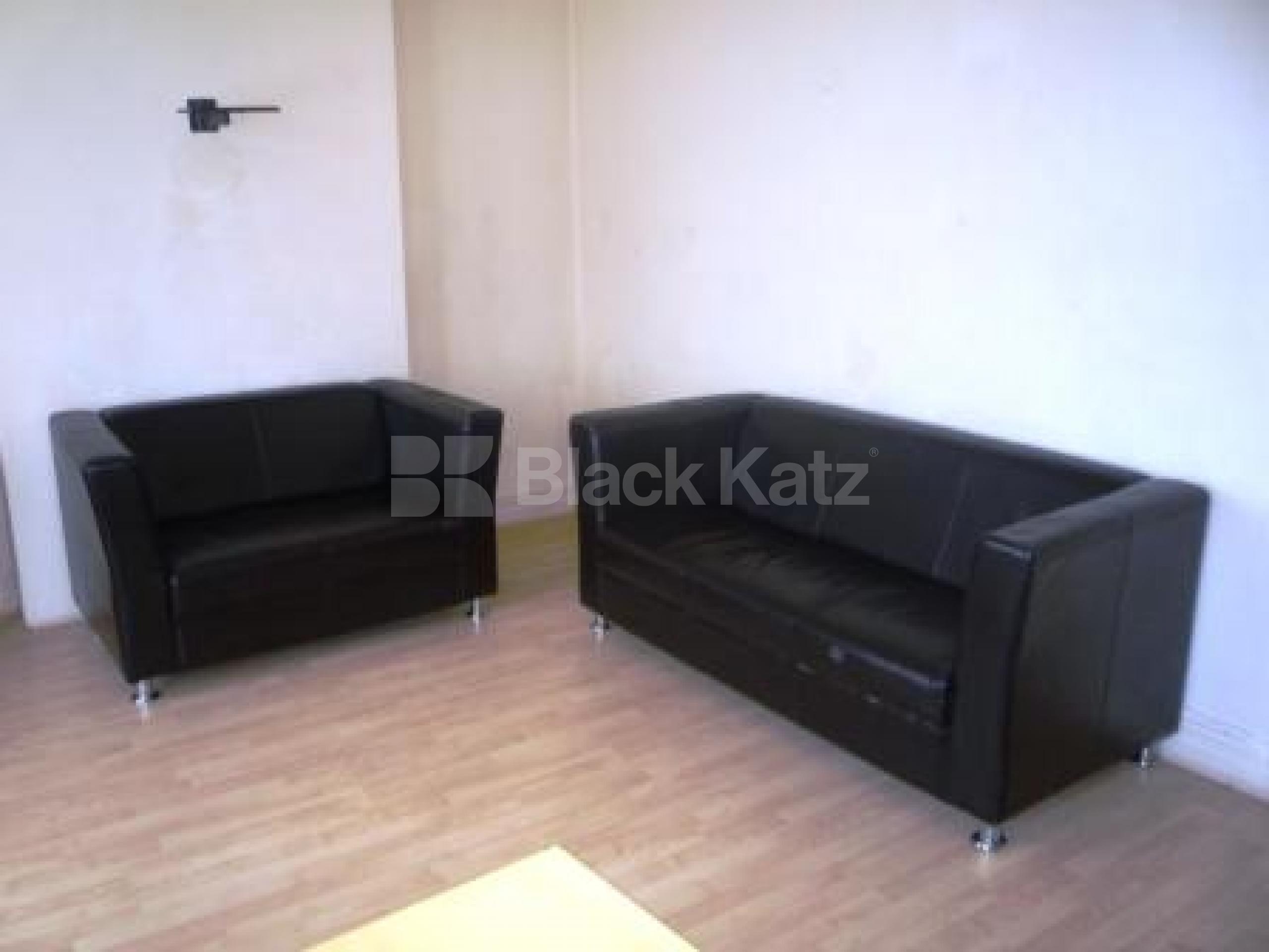 			2 Bedroom, 1 bath, 1 reception Flat			 Highworth Road, BOUNDS GREEN N11