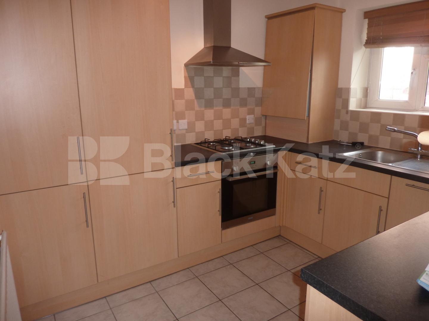 			MODERN 3/4 BED IN CAMDEN!, 4 Bedroom, 1 bath, 1 reception Flat			 Castlehaven Road, CAMDEN