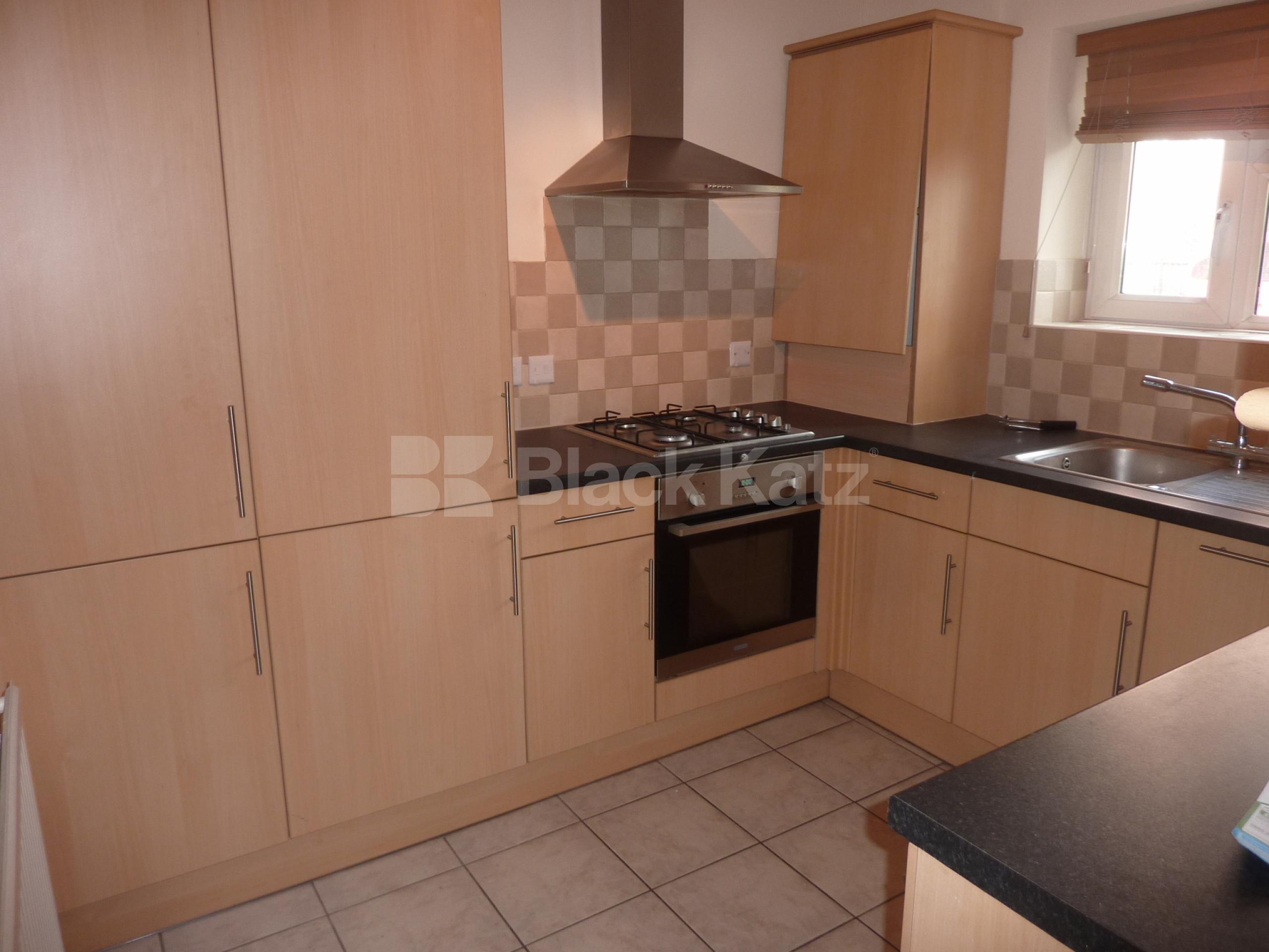 			MODERN 3/4 BED IN CAMDEN!, 4 Bedroom, 1 bath, 1 reception Flat			 Castlehaven Road, CAMDEN NW1