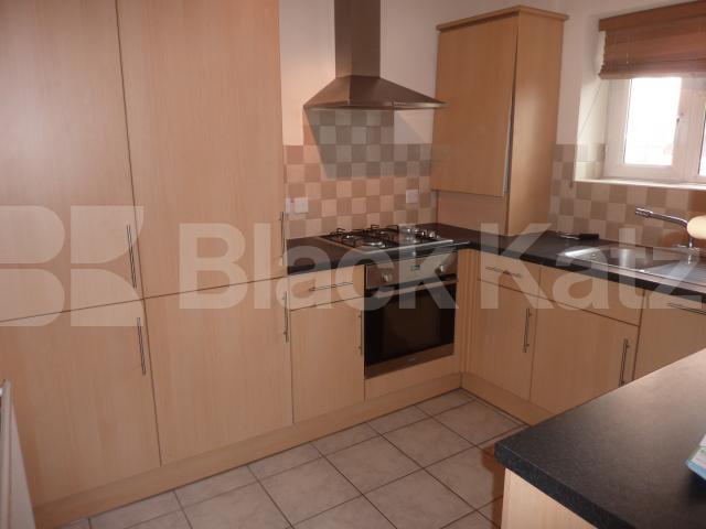 			MODERN 3/4 BED IN CAMDEN!, 4 Bedroom, 1 bath, 1 reception Flat			 Castlehaven Road, CAMDEN