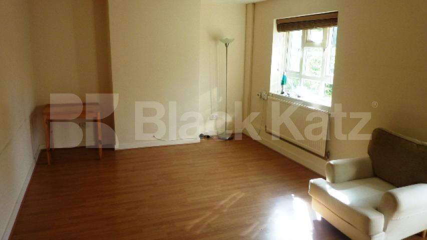 			MODERN 3/4 BED IN CAMDEN!, 4 Bedroom, 1 bath, 1 reception Flat			 Castlehaven Road, CAMDEN