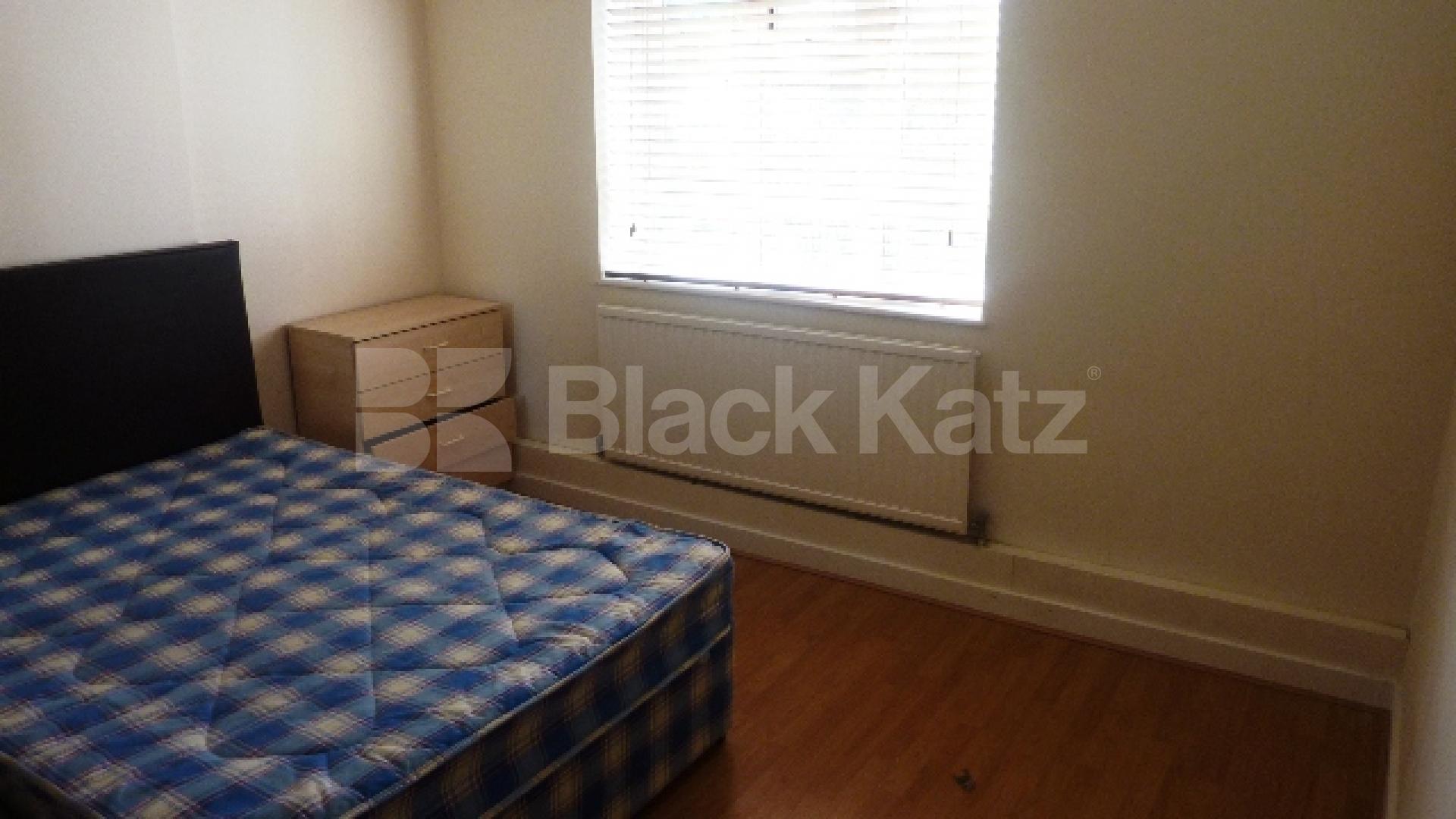 			MODERN 3/4 BED IN CAMDEN!, 4 Bedroom, 1 bath, 1 reception Flat			 Castlehaven Road, CAMDEN