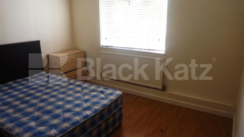 			MODERN 3/4 BED IN CAMDEN!, 4 Bedroom, 1 bath, 1 reception Flat			 Castlehaven Road, CAMDEN