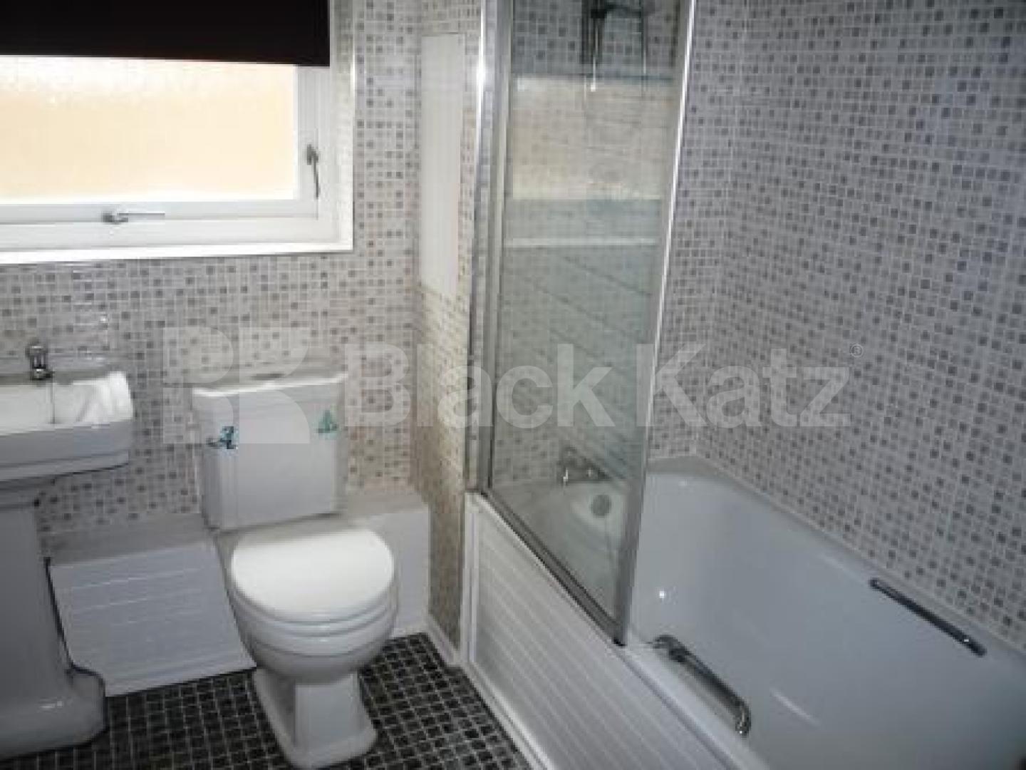 			3 Bedroom, 1 bath, 1 reception Flat			 Tottenham Lane, CROUCH END