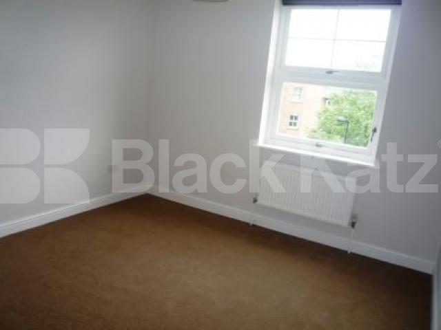 			3 Bedroom, 1 bath, 1 reception Flat			 Tottenham Lane, CROUCH END