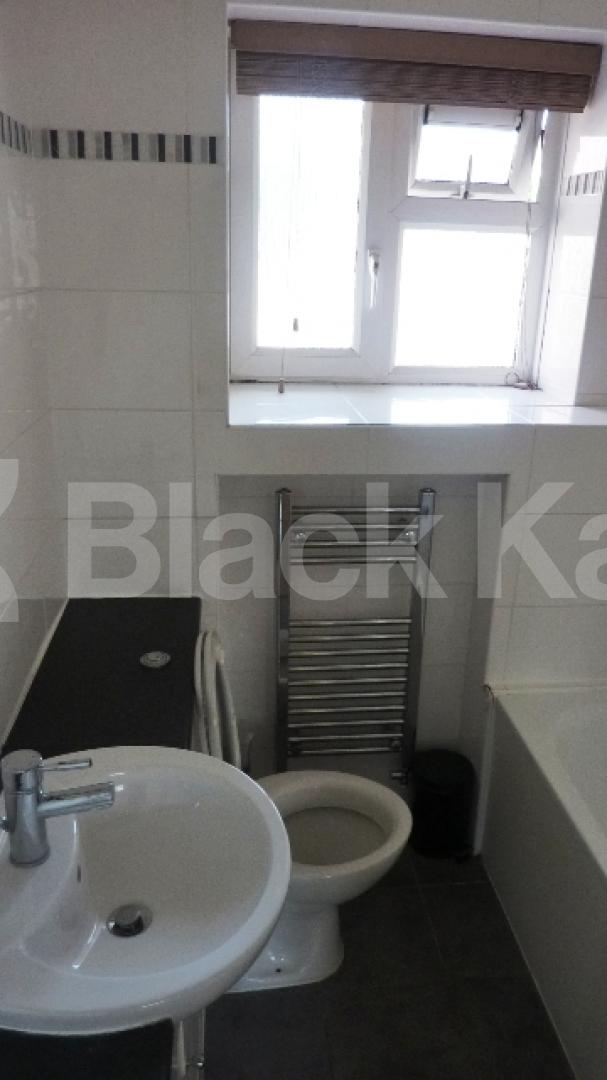 			MODERN 3/4 BED IN CAMDEN!, 4 Bedroom, 1 bath, 1 reception Flat			 Castlehaven Road, CAMDEN