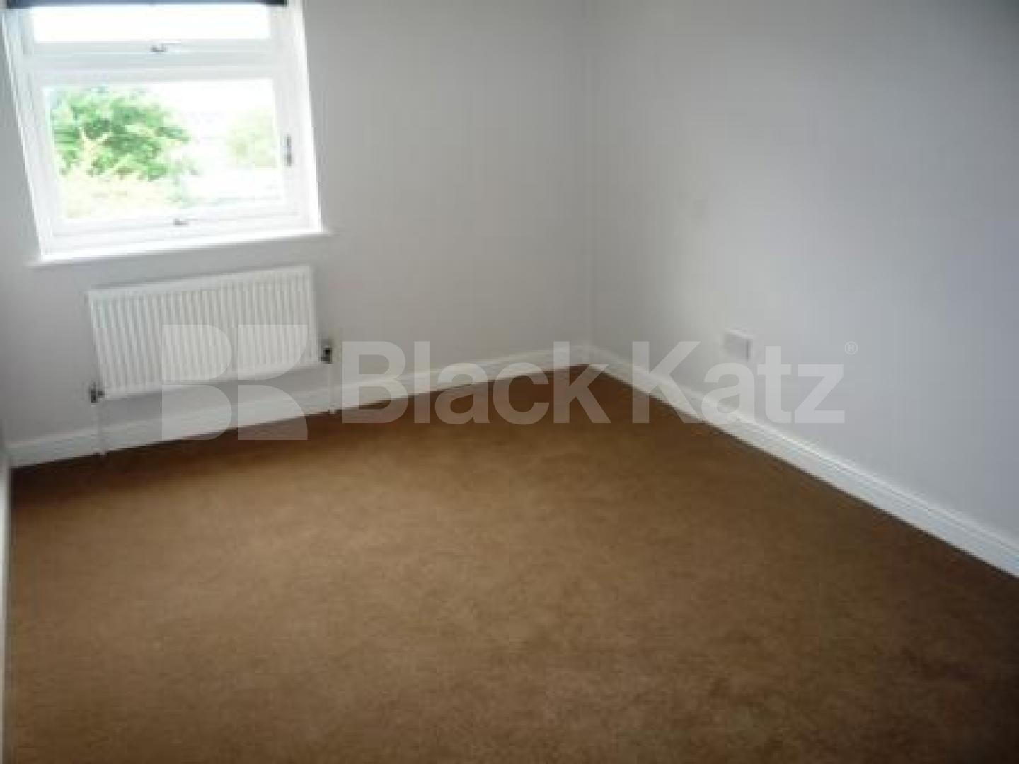 			3 Bedroom, 1 bath, 1 reception Flat			 Tottenham Lane, CROUCH END