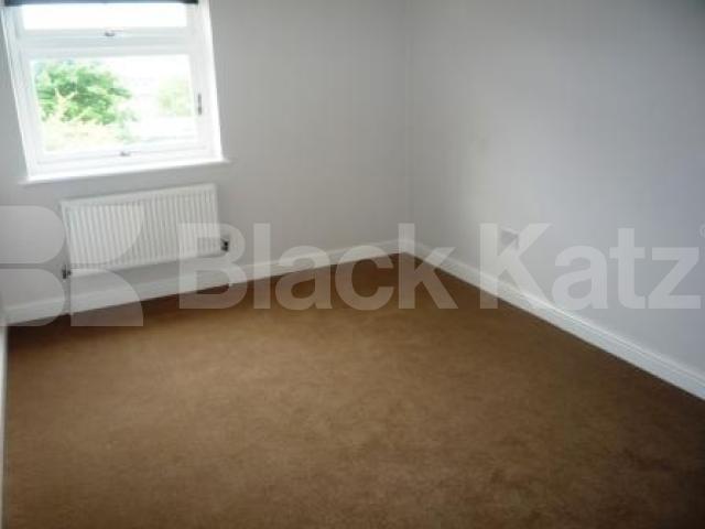 			3 Bedroom, 1 bath, 1 reception Flat			 Tottenham Lane, CROUCH END