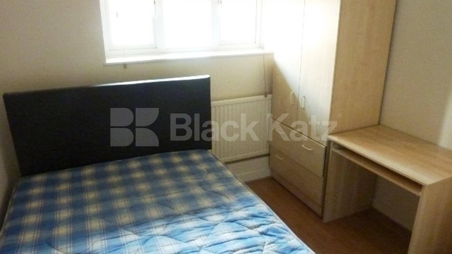 			MODERN 3/4 BED IN CAMDEN!, 4 Bedroom, 1 bath, 1 reception Flat			 Castlehaven Road, CAMDEN