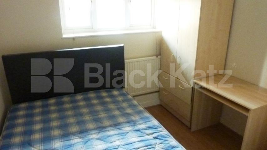 			MODERN 3/4 BED IN CAMDEN!, 4 Bedroom, 1 bath, 1 reception Flat			 Castlehaven Road, CAMDEN