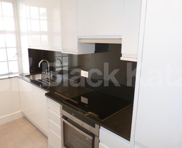 Recently refurbished two double bedroom property set in mansion bulding  Finchley Road, Finchley Road 