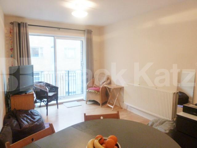 			NEW INSTRUCTION!, 2 Bedroom, 1 bath, 1 reception Flat			 Margery Street, ANGEL-KING'S CROSS-RUSSELL SQUARE