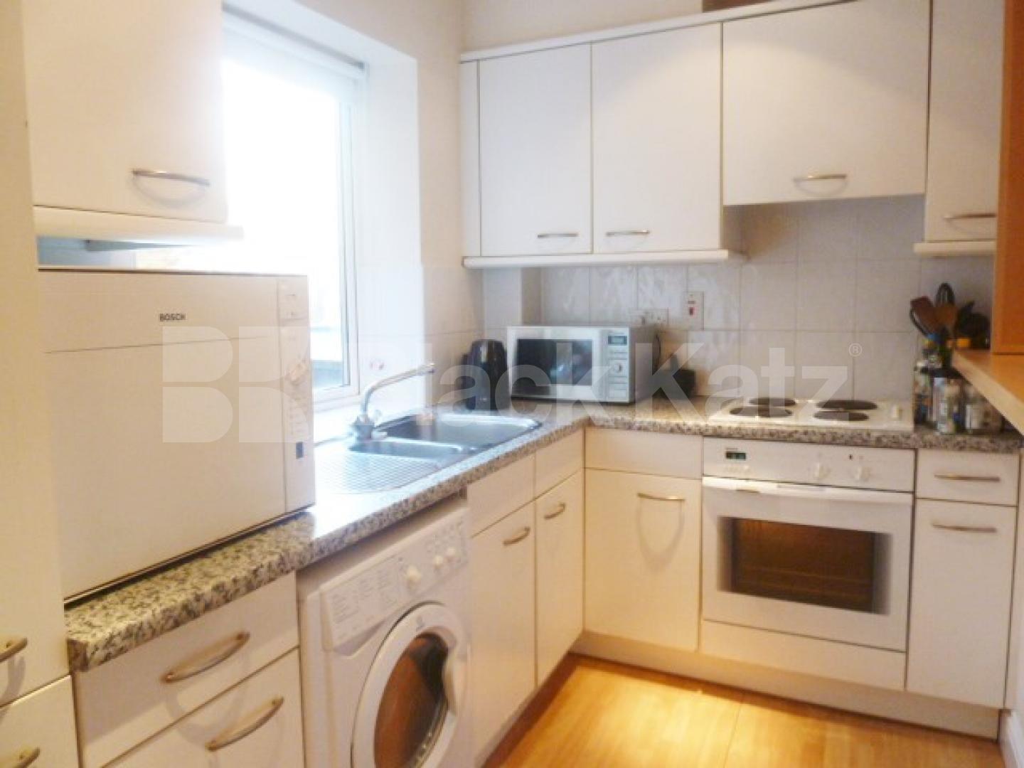 			2 BEDROOM FLAT PERFECT FOR 3 SHARERS!, 3 Bedroom, 1 bath, 1 reception Flat			 Margery Street, ANGEL-KING'S CROSS-RUSSELL SQUARE