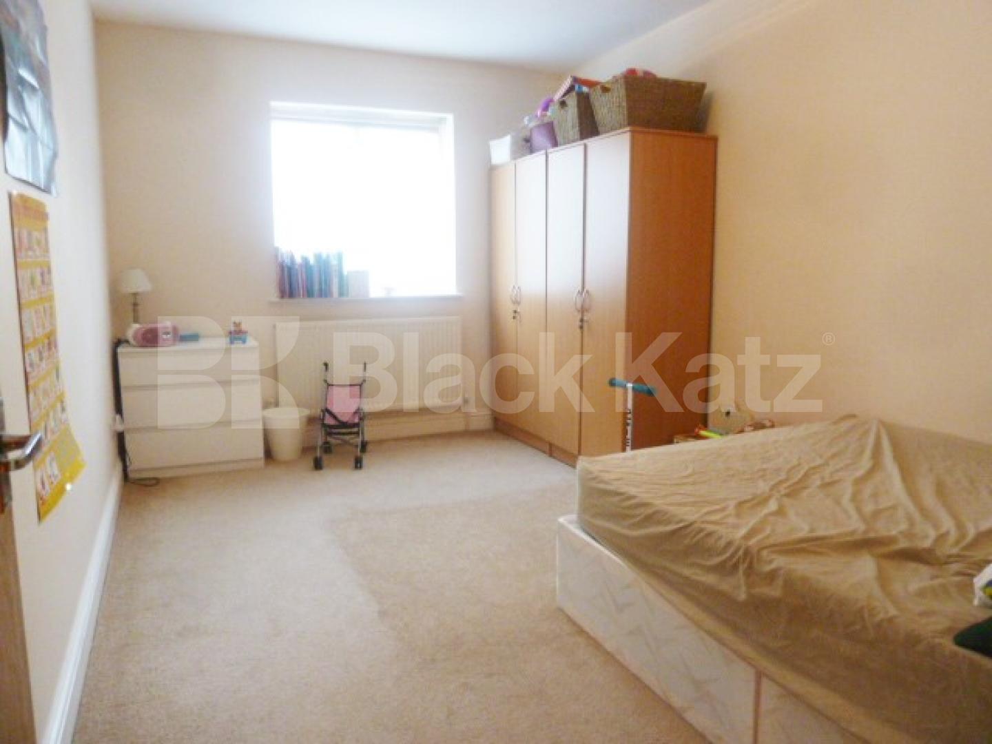 			2 BEDROOM FLAT PERFECT FOR 3 SHARERS!, 3 Bedroom, 1 bath, 1 reception Flat			 Margery Street, ANGEL-KING'S CROSS-RUSSELL SQUARE