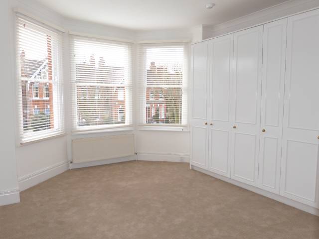 			3 Bedroom, 1 bath, 1 reception Flat			 Walm Lane, KILBURN/BRONDESBURY