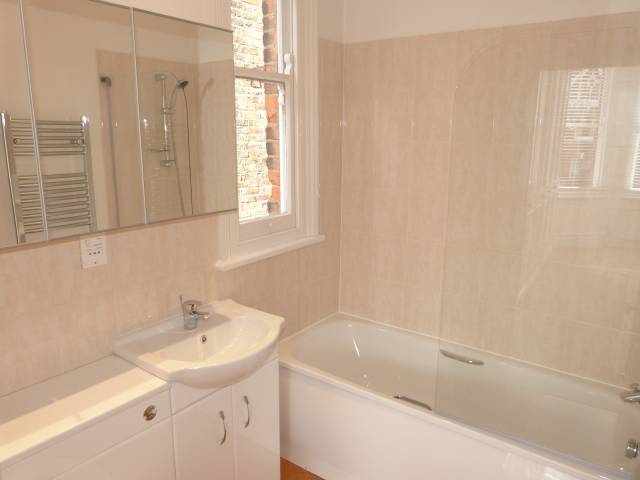 			3 Bedroom, 1 bath, 1 reception Flat			 Walm Lane, KILBURN/BRONDESBURY
