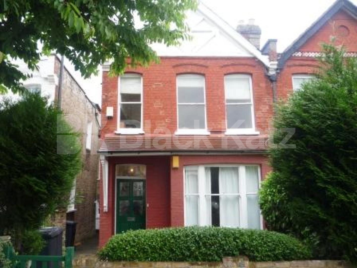 			AMAZING FLAT!, 2 Bedroom, 1 bath, 1 reception Flat			 Palace Road, CROUCH END