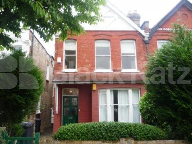 			AMAZING FLAT!, 2 Bedroom, 1 bath, 1 reception Flat			 Palace Road, CROUCH END