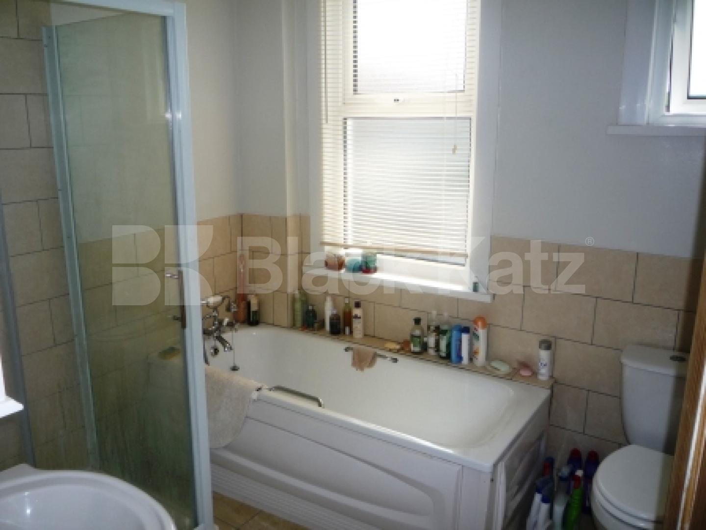 			4 Bedroom, 1 bath, 1 reception House			 Boundary Road, HARRINGAY