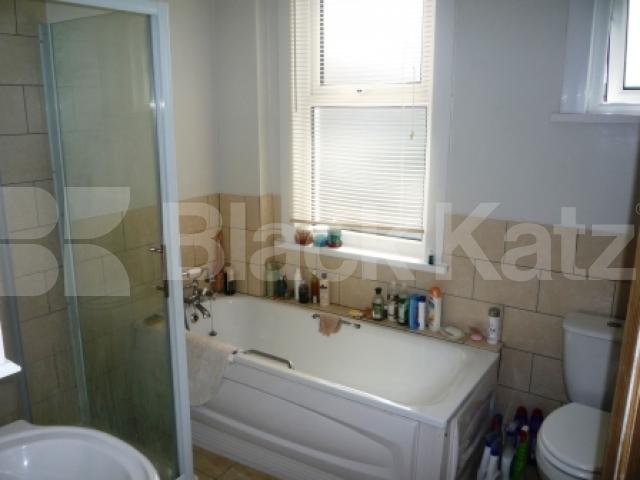 			4 Bedroom, 1 bath, 1 reception House			 Boundary Road, HARRINGAY