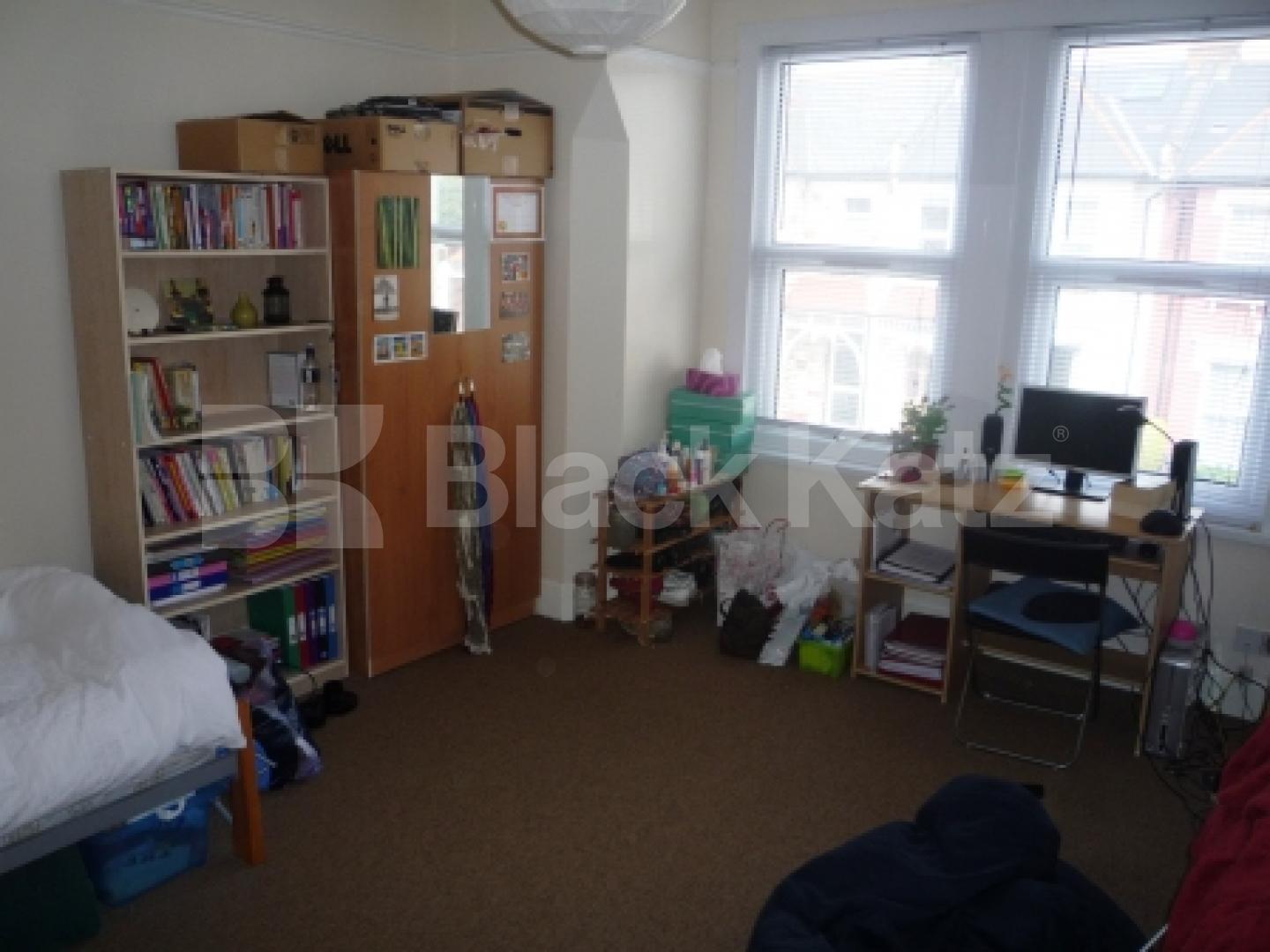 			4 Bedroom, 1 bath, 1 reception House			 Boundary Road, HARRINGAY