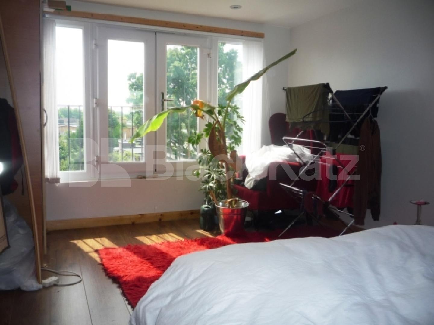 			4 Bedroom, 1 bath, 1 reception House			 Boundary Road, HARRINGAY