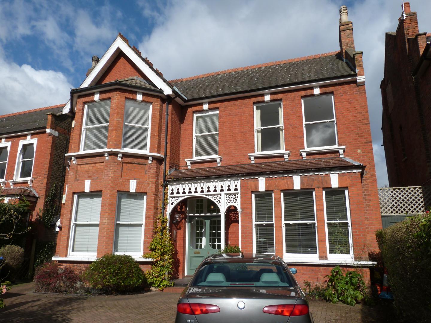 			3 Bedroom, 1 bath, 1 reception Flat			 Walm Lane, KILBURN/BRONDESBURY