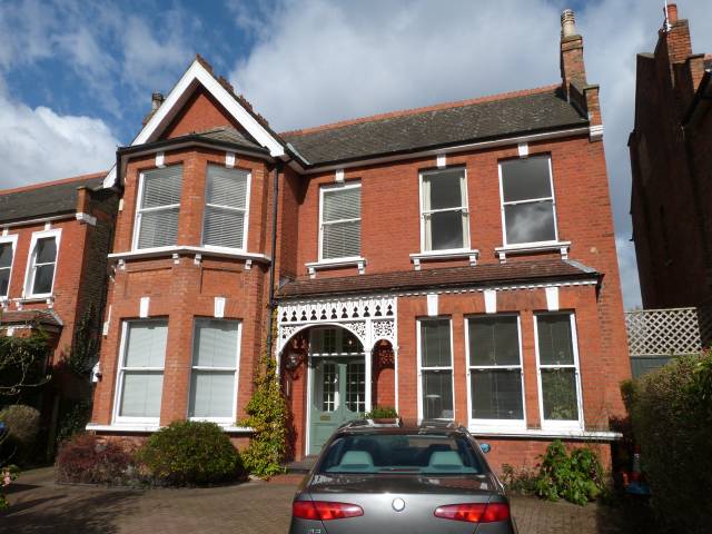 			3 Bedroom, 1 bath, 1 reception Flat			 Walm Lane, KILBURN/BRONDESBURY