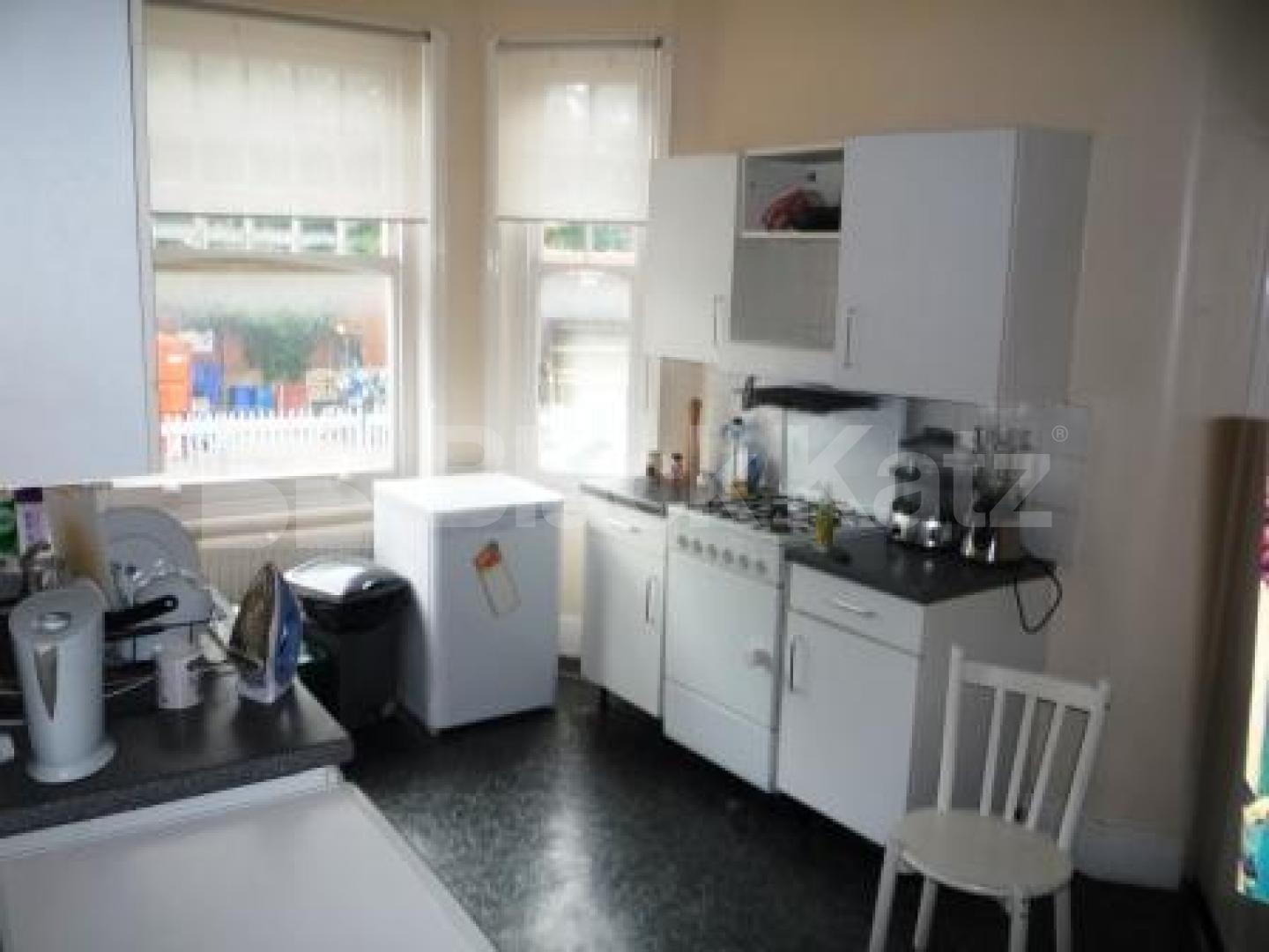 			2 Bedroom, 1 bath, 1 reception Flat			 Fortis Green Road, MUSWELL HILL