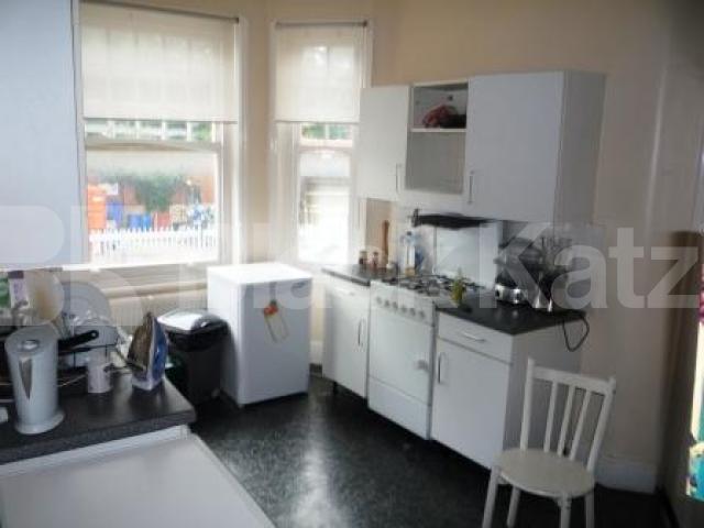 			2 Bedroom, 1 bath, 1 reception Flat			 Fortis Green Road, MUSWELL HILL