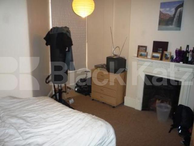 			2 Bedroom, 1 bath, 1 reception Flat			 Fortis Green Road, MUSWELL HILL