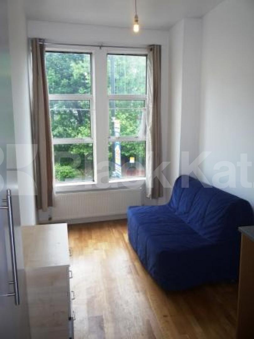 			LET!, Studio Apartment, 1 bath, 1 reception Studio			 Muswell Hill, MUSWELL HILL