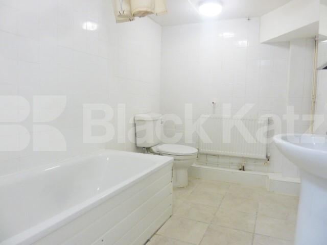 			NEW INSTRUCTION!, 3 Bedroom, 1 bath, 1 reception Flat			 Newington Green Road, NEWINGTON GREEN/CANONBURY