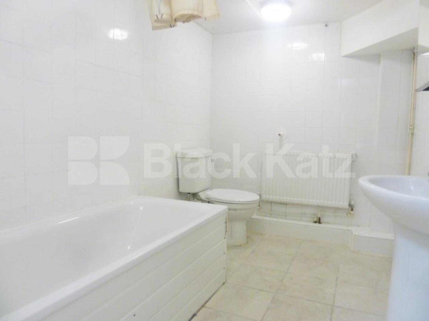 			NEW INSTRUCTION!, 3 Bedroom, 1 bath, 1 reception Flat			 Newington Green Road, NEWINGTON GREEN/CANONBURY